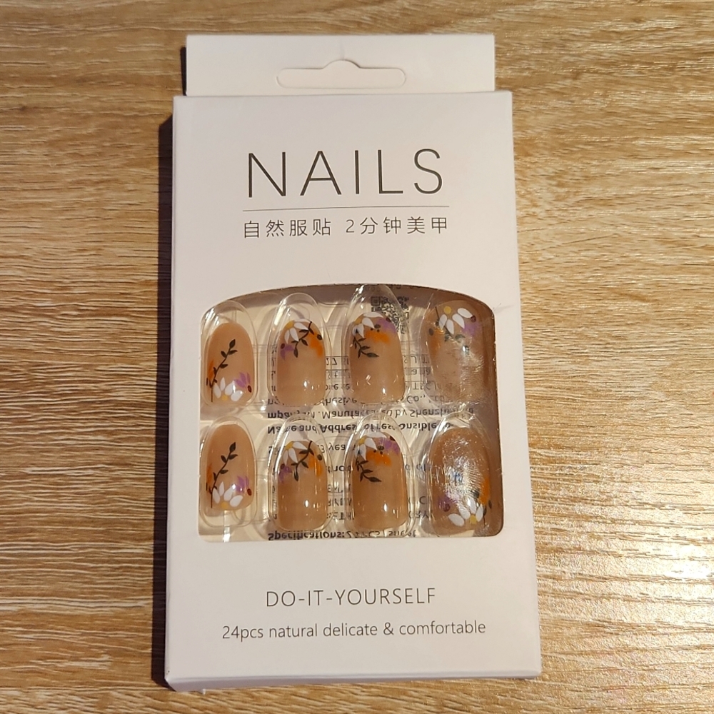COPY - COPY - COPY - NWT Fake Nails Medium Elegant Length